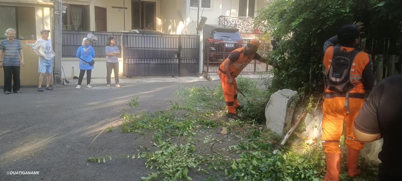 Kerja Bakti Minggu Pagi, Kelurahan Kelapa Gading Timur Perkuat Aksi Kebersihan 4