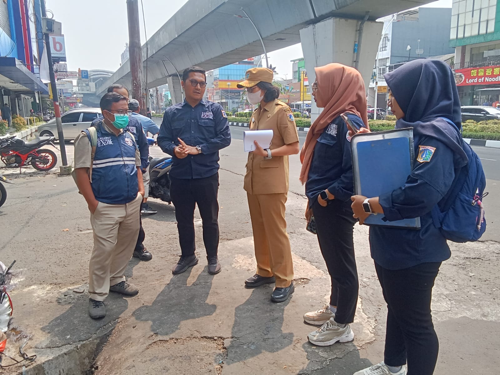 Tindak Lanjut Aduan CRM, Pemerintah Cek Pengelolaan Limbah Usaha di Jalan Boulevard Raya 4