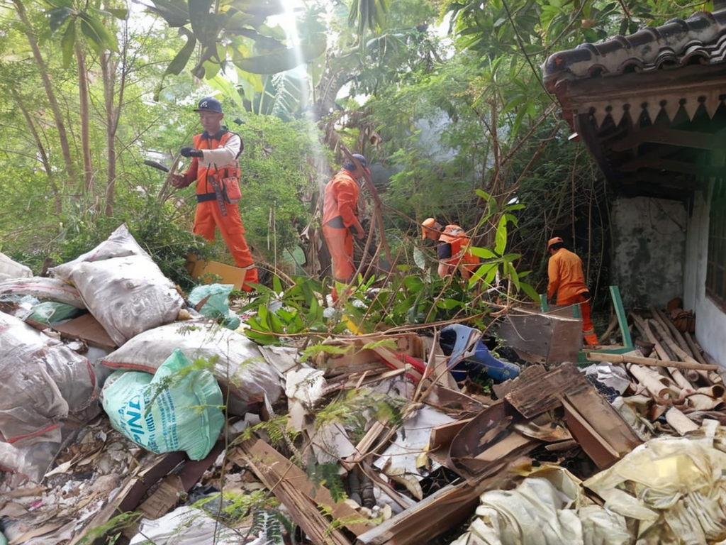 Kolaborasi Jaga Lingkungan : Sekkel Monitoring Kerja Bakti Lingkungan di RW 010 3