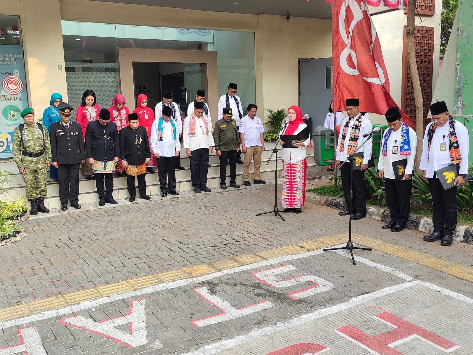 Upacara HUT Kemerdekaan RI Ke-81 Tingkat Kecamatan Koja 4