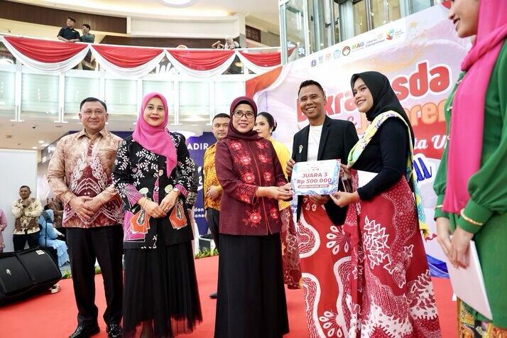 Congrats Juara 3 Lomba Fashion Show Dekranasda 🎉 5
