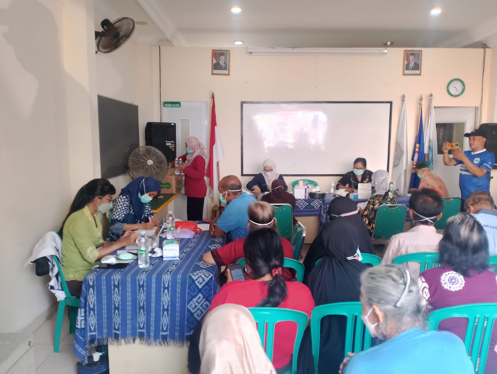Monitoring PSN, CKG dan Bantuan Sosial di Kelurahan Rawa Badak Selatan 3
