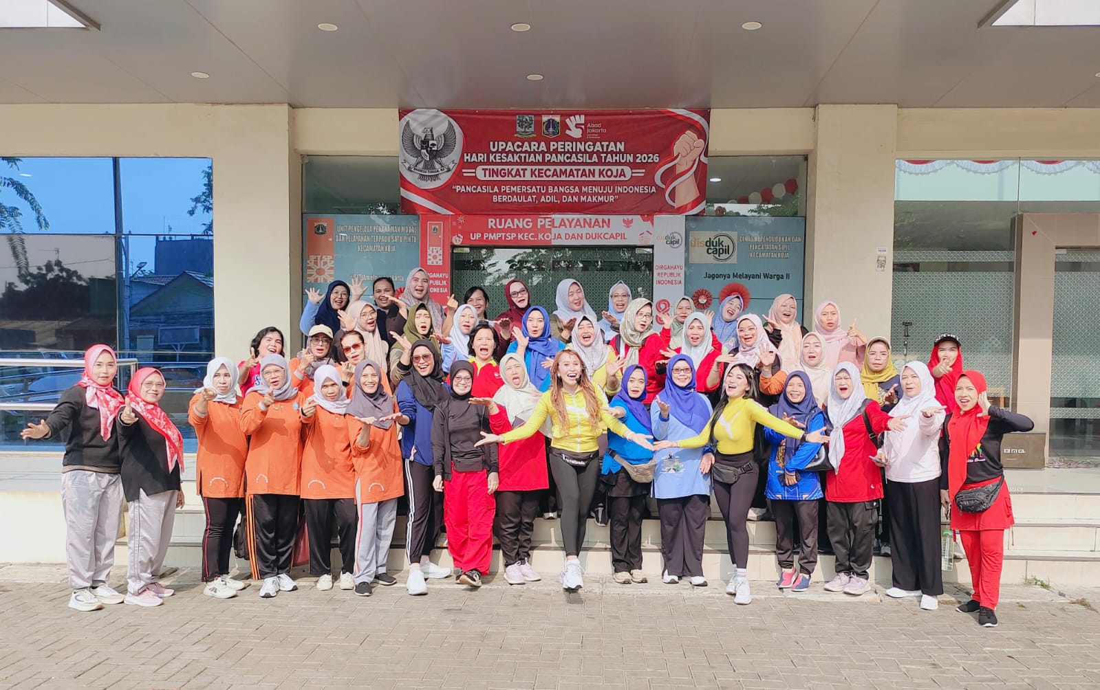 Kegiatan Senam Bersama ASN Se-Kecamatan Koja, Upaya Menjaga Kebugaran dan Kebersamaan Aparatur 5