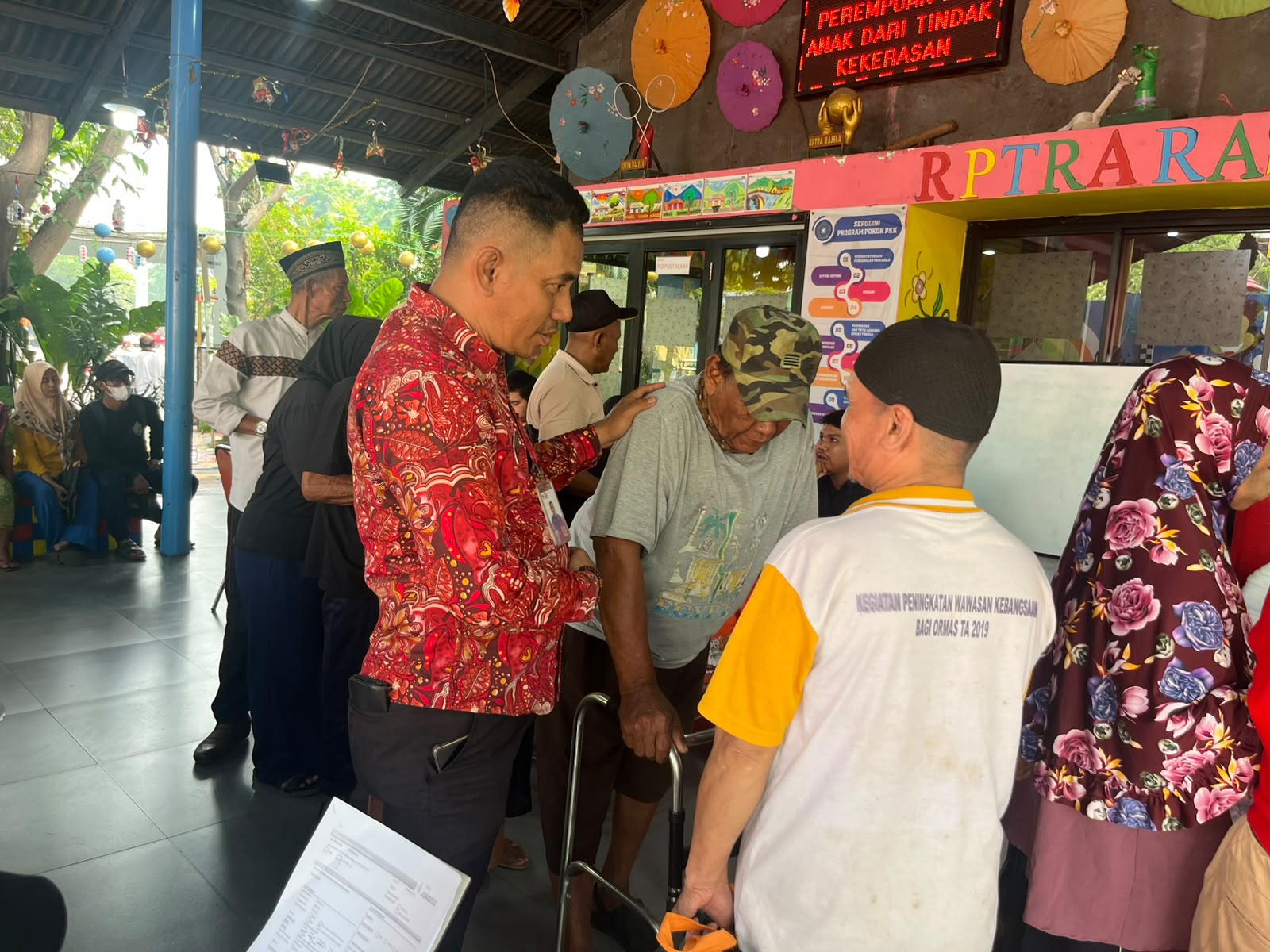 Pendistribusian Bantuan Sosial PKD: Satpel Sosial Bersama Bank Jakarta Salurkan KAJ, KPDJ, dan KLJ di RPTRA Rasela 3