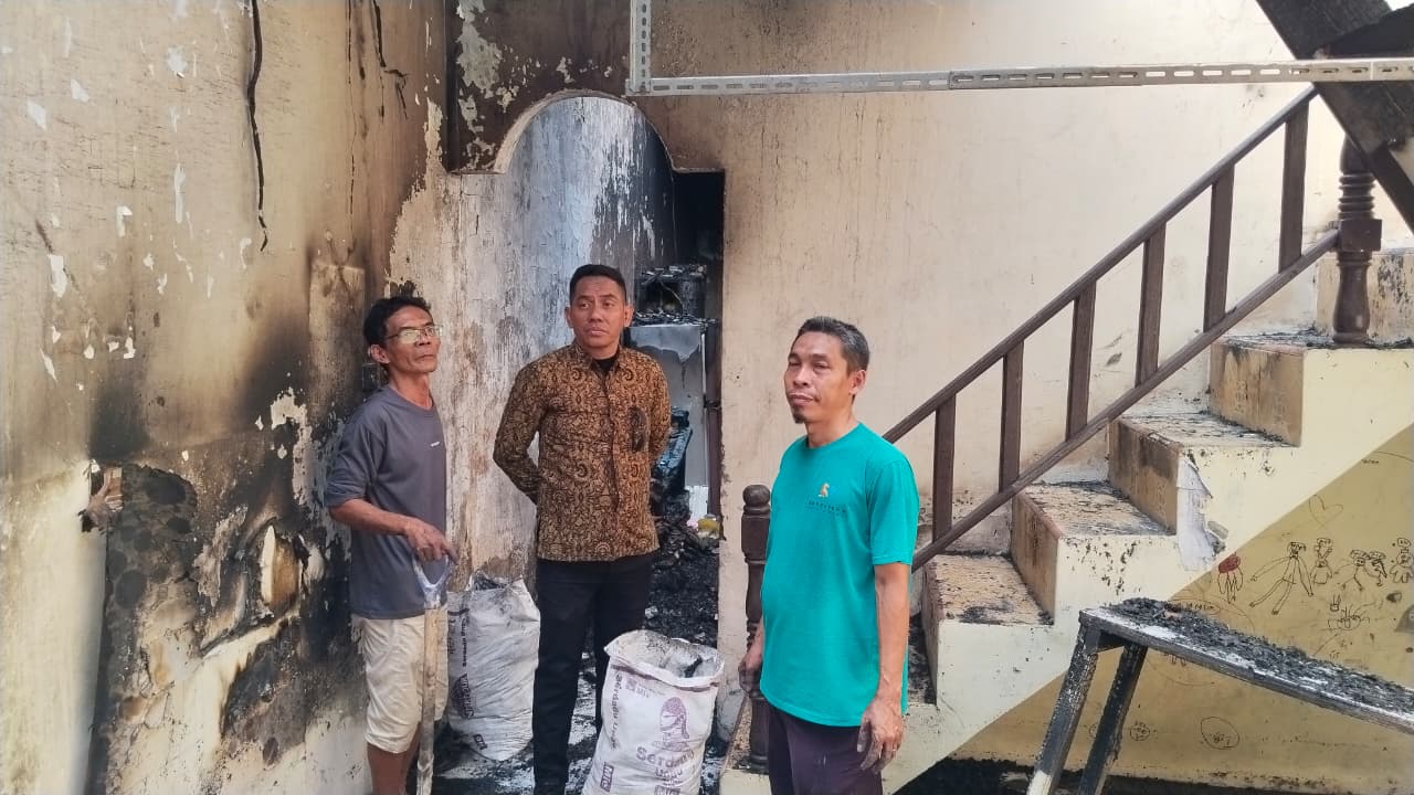 Penyaluran Bantuan untuk Penyintas Kebakaran di Tugu Utara 4