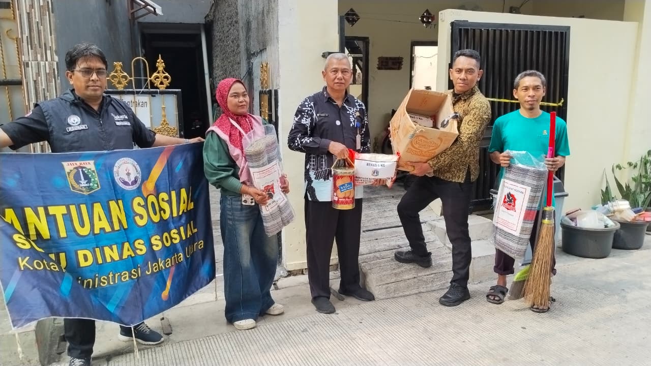 Penyaluran Bantuan untuk Penyintas Kebakaran di Tugu Utara 1