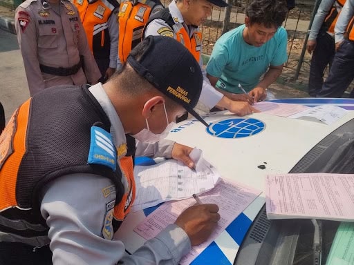 Satpelhub Kecamatan Koja Tindak Tegas Kendaraan Besar di Jalan Jampea Raya 4
