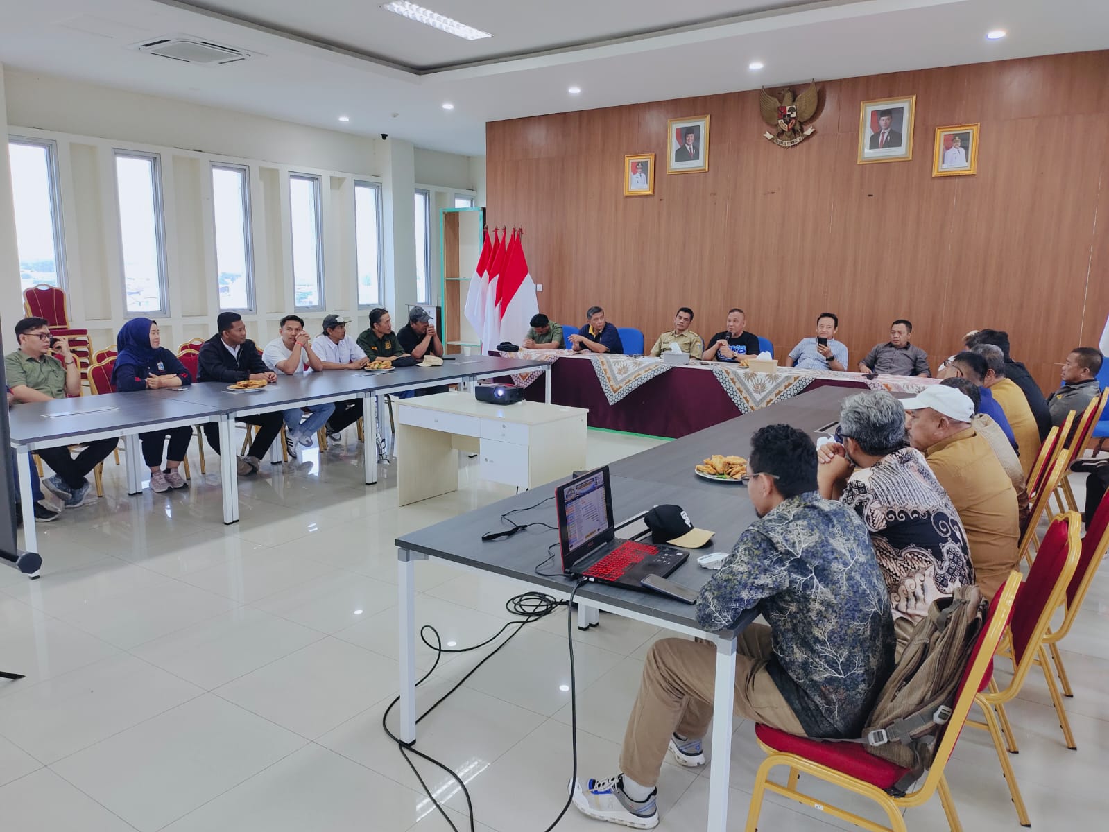 Camat Koja Pimpin Rapat Persiapan Pelaksanaan HBKB Jalan Plumpang Semper 2