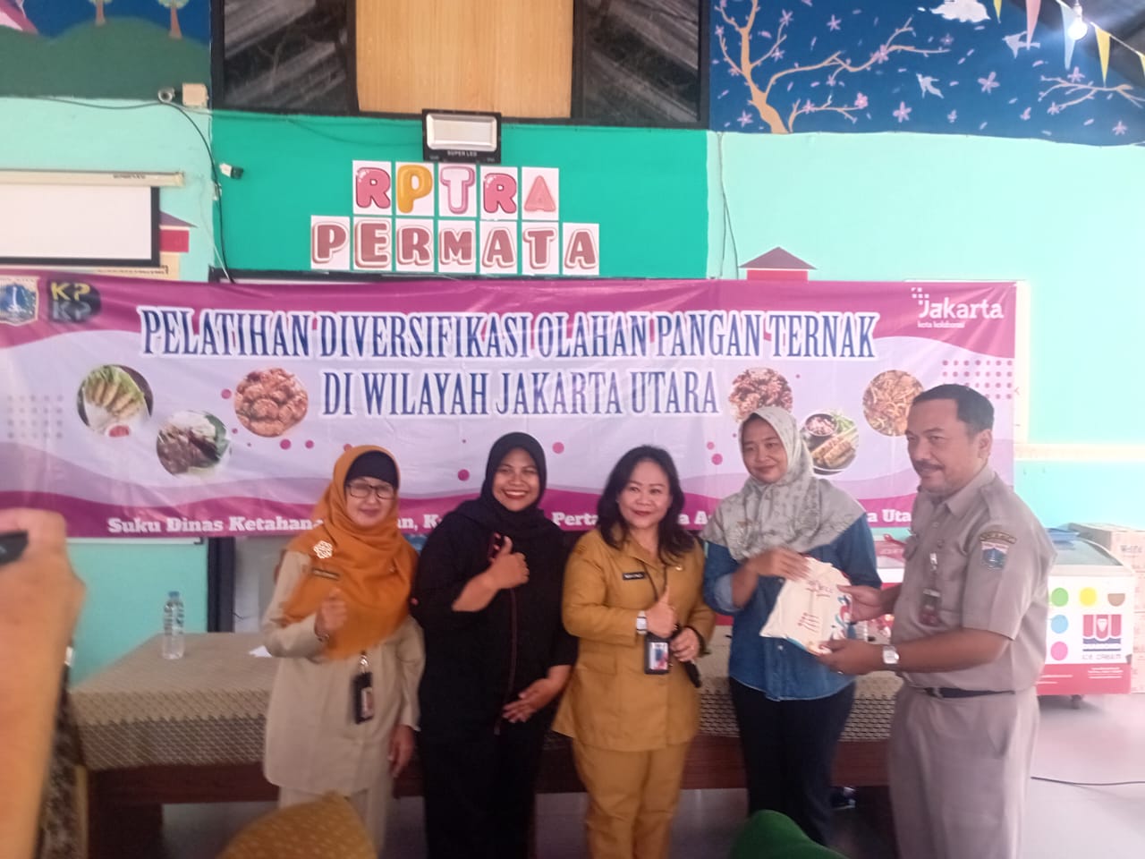 Kasi Ekbang Kecamatan Koja Hadiri Pelatihan Diversifikasi Olahan Pangan Ternak oleh Sudin KPKP Jakarta Utara di RPTRA Permata 5
