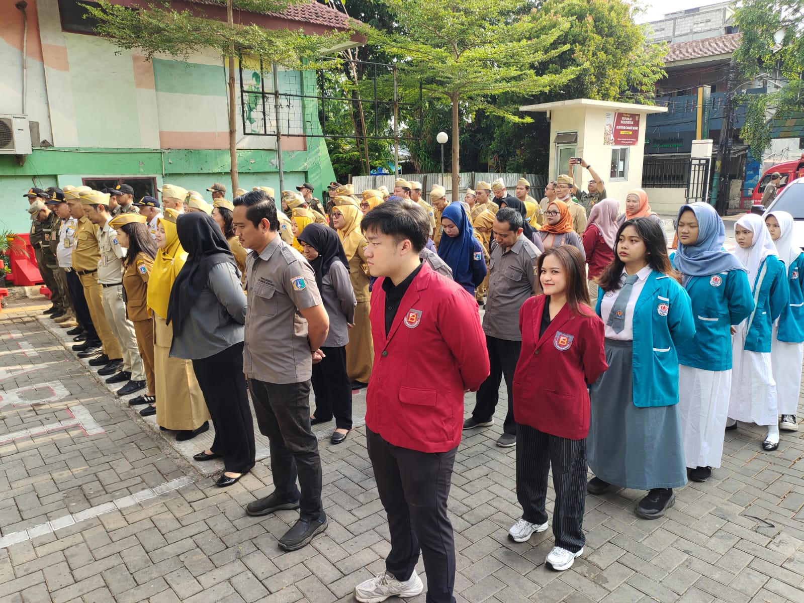 Sekretaris Kecamatan Koja Pimpin Apel Pagi Bersama Jajaran Aparatur 5