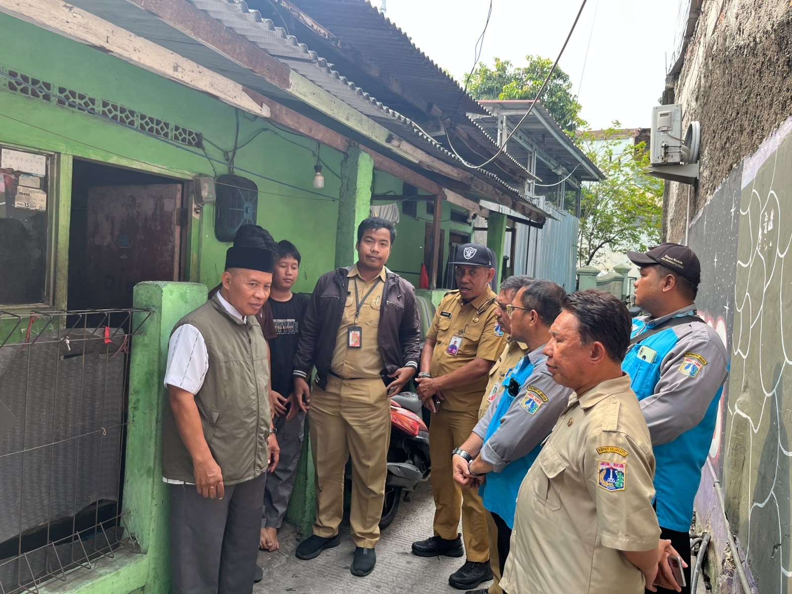 Sudin Sosial Bersama Kecamatan Koja Serahkan Bantuan Natura untuk Warga Rawa Badak Selatan 2