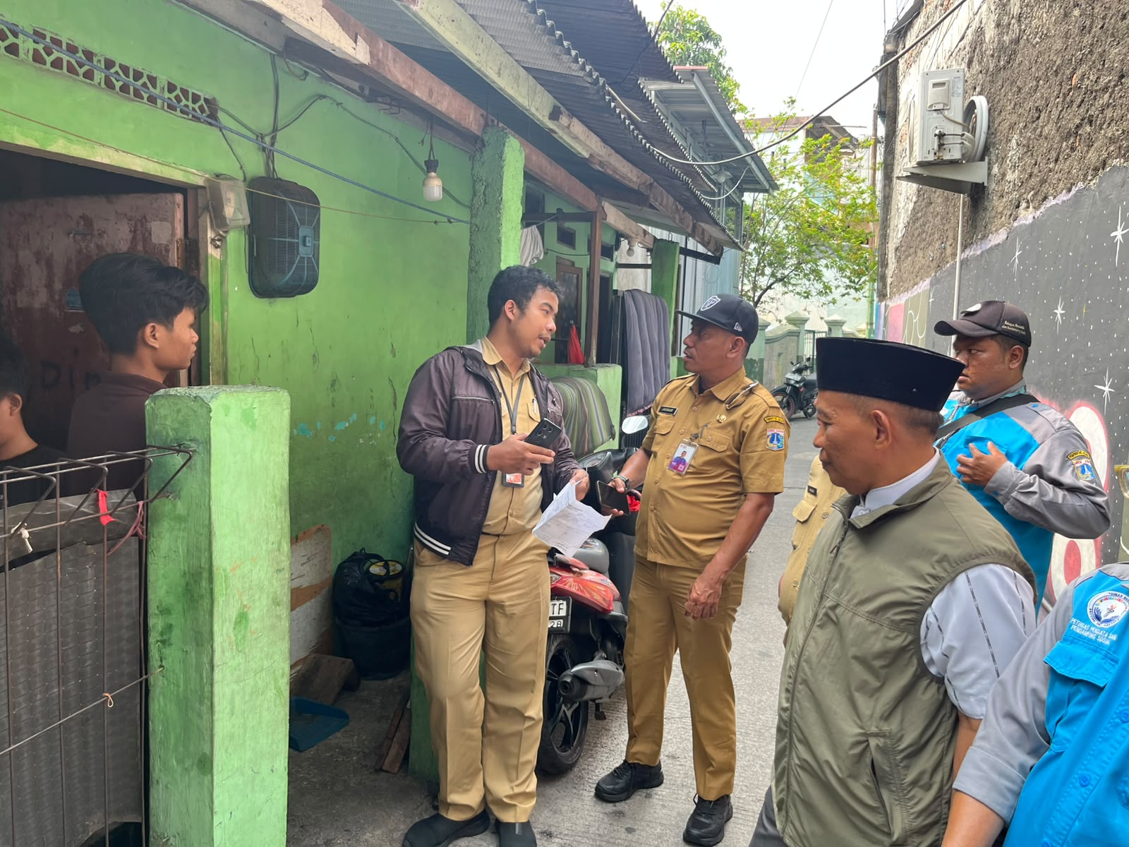 Sudin Sosial Bersama Kecamatan Koja Serahkan Bantuan Natura untuk Warga Rawa Badak Selatan 1