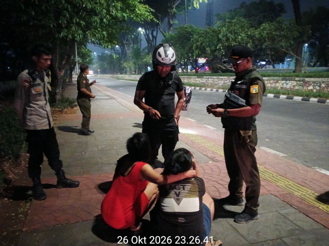 Tim Gabungan Kecamatan Koja, Polsek, dan Satpol PP Tertibkan Aktivitas Malam di Taman Tablo Plumpang 6