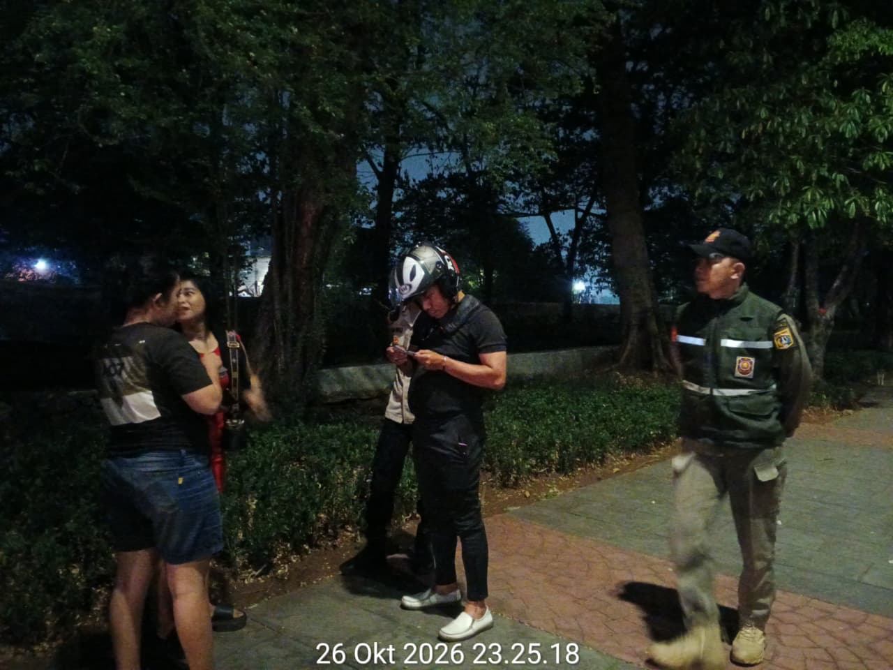 Tim Gabungan Kecamatan Koja, Polsek, dan Satpol PP Tertibkan Aktivitas Malam di Taman Tablo Plumpang 2