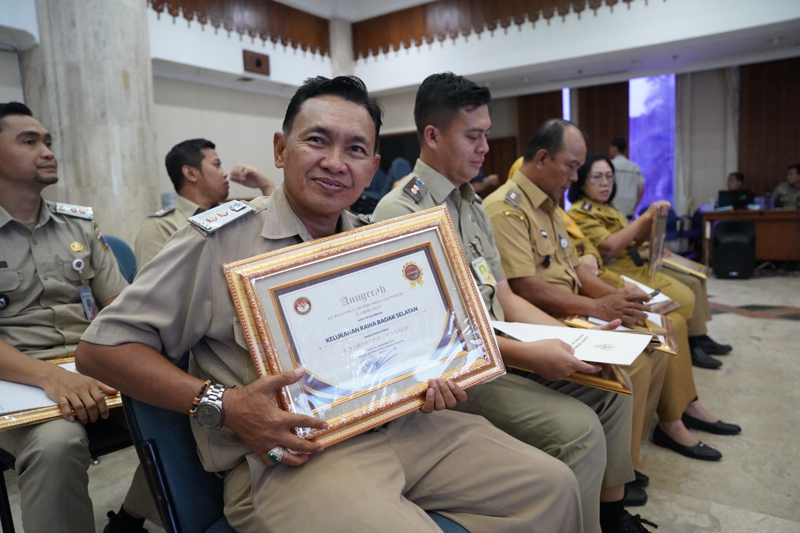 VISITASI GABUNGAN BADAN PUBLIK BERPREDIKAT MENUJU INFORMATIF HASIL E-MONEV KETERBUKAAN INFORMASI PUBLIK TAHUN 2025 4
