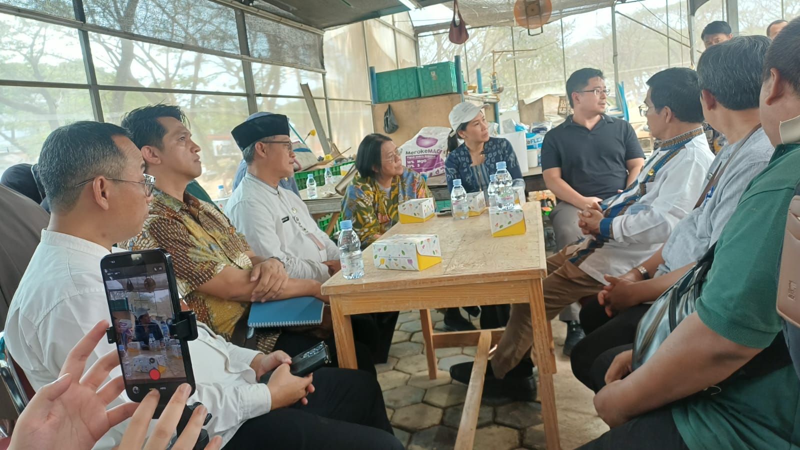 DORONG EKONOMI PEREMPUAN: WAMEN PPPA IBU VERONICA TAN MENINJAU HIDROPONIK RUSUN MARUNDA DAN SOLAR DRAYER DOME KALIBARU 2