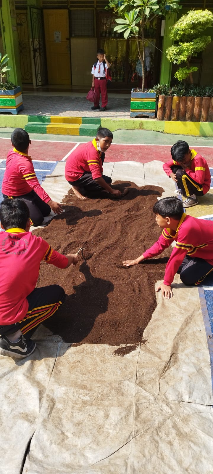 Pilah Sampahnya, Olah Sampahnya, Manfaatkan Hasilnya! 5