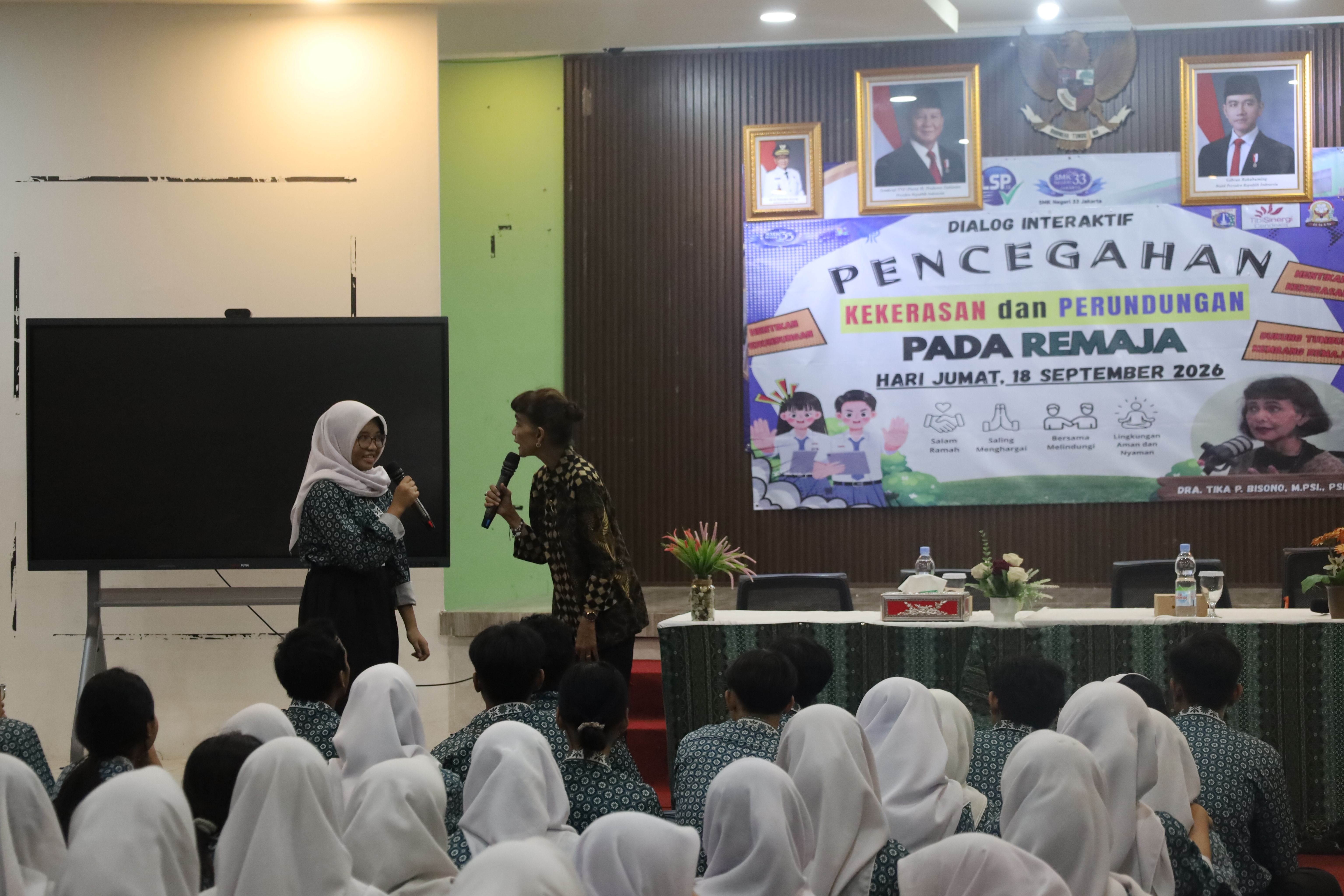 DIALOG INTERAKTIF PENCEGAHAN KEKERASAN DAN PERUNDUNGAN PADA REMAJA DI SMK NEGERI 33 3