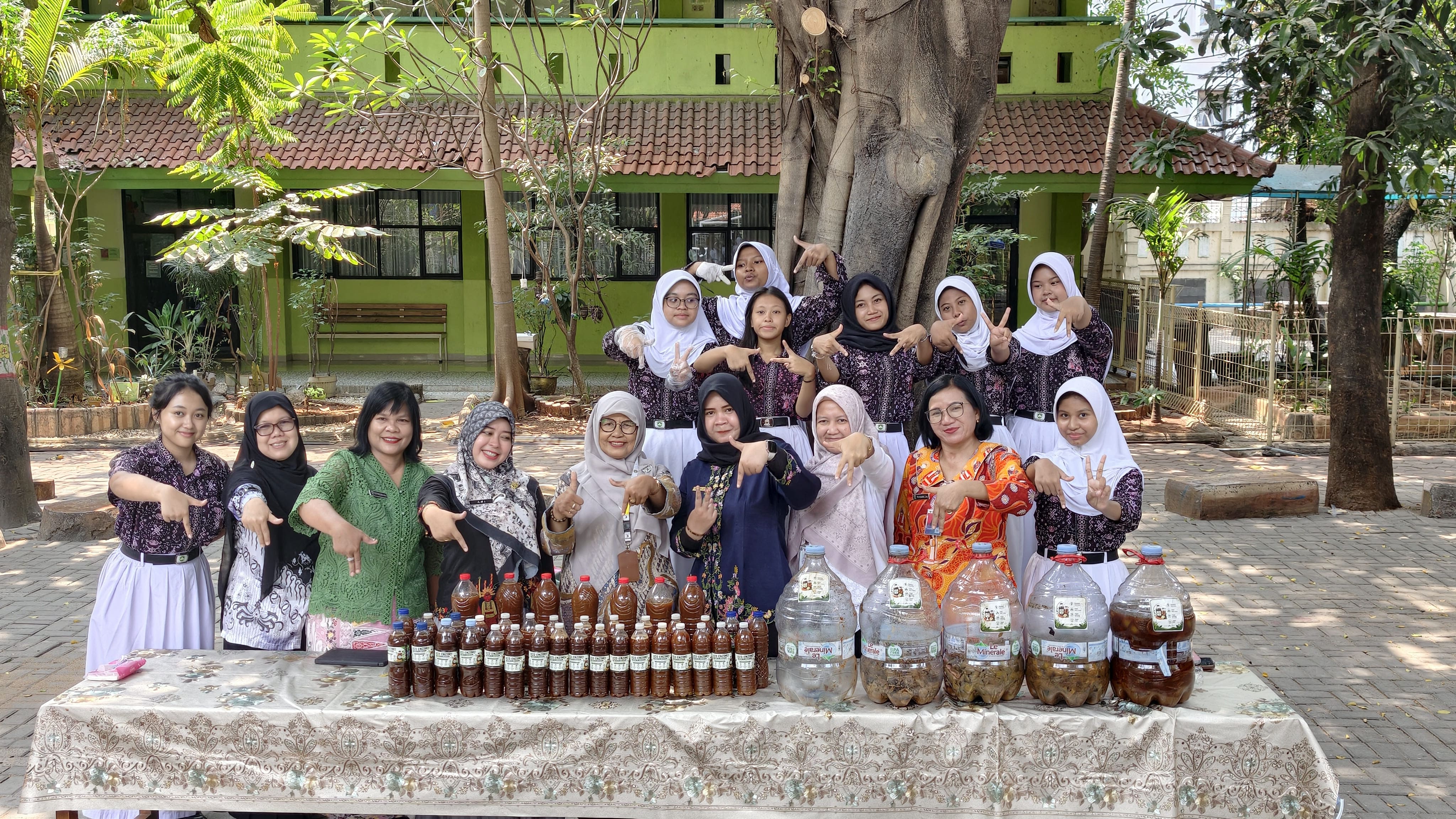 Kelola Sampah Organik Dengan Kegiatan Ecoenzym di SMA Negeri 72 5