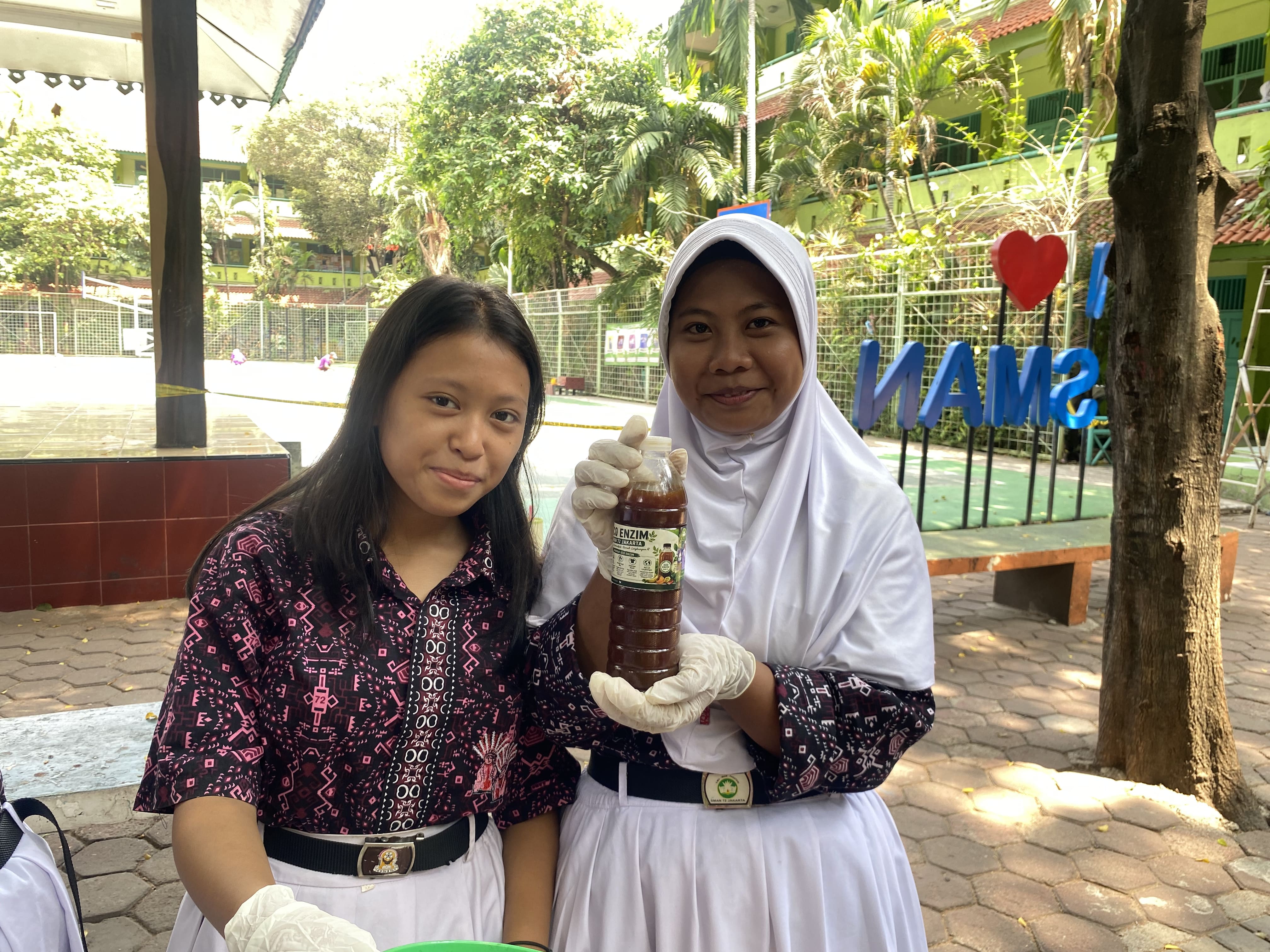 Kelola Sampah Organik Dengan Kegiatan Ecoenzym di SMA Negeri 72 2