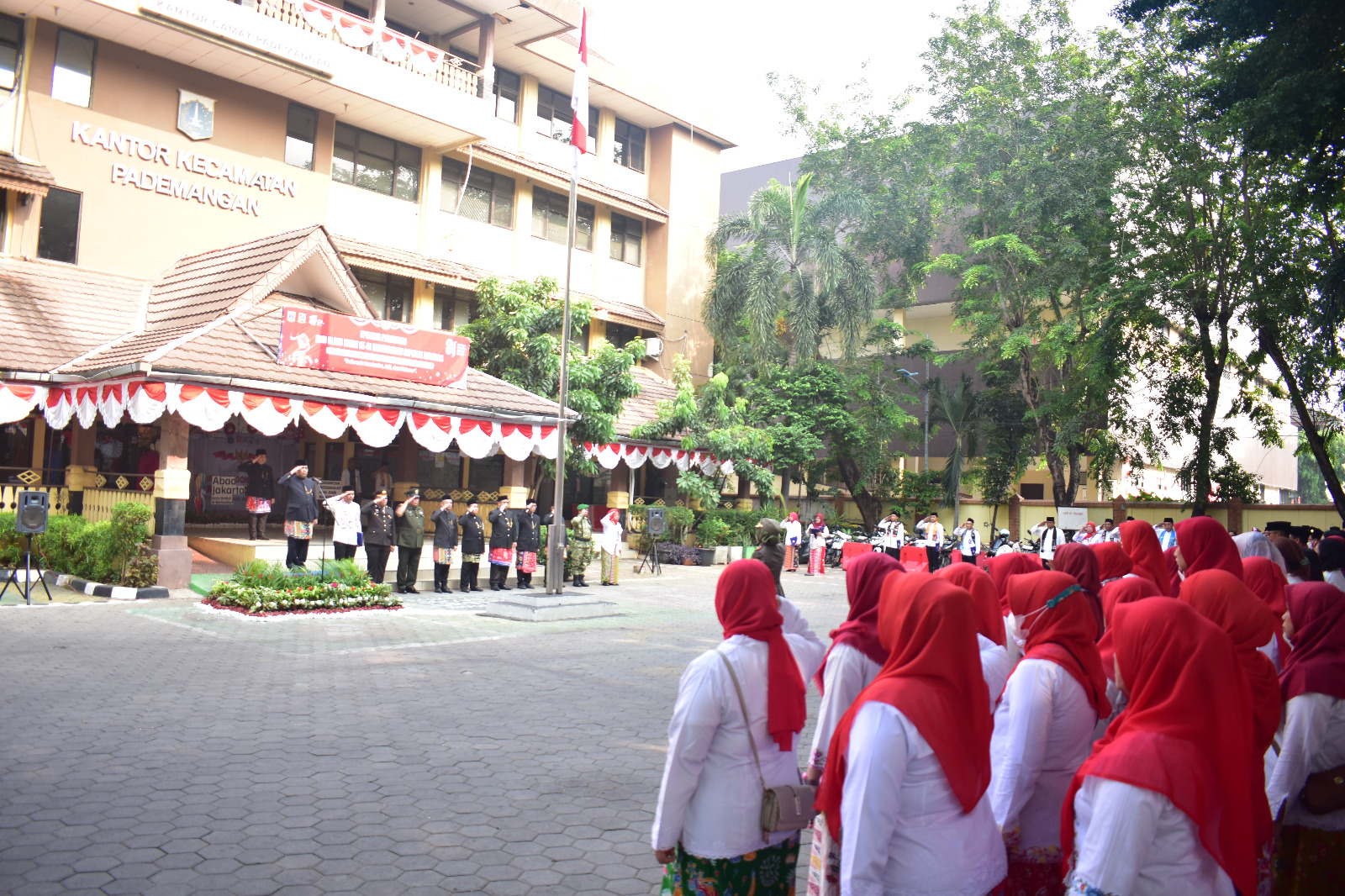 Penuh Khidmat dan Semangat Kebersamaan, Upacara HUT RI Ke-81 di Kecamatan Pademangan Berlangsung Semarak 6