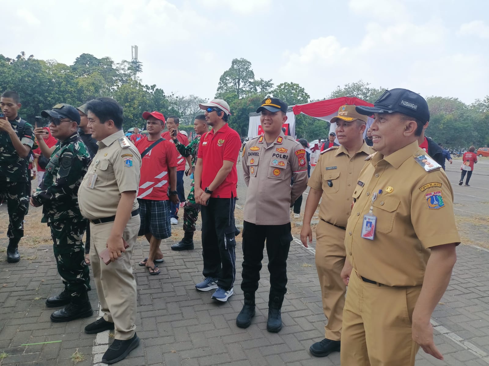 Semarak Kemerdekaan dan Kepedulian  Kecamatan Pademangan Gelar Pesta Jamuan Rakyat Bersama Wamen PPPA Veronica Tan di Lapangan Benyamin Sueb C3 Kemayoran 5