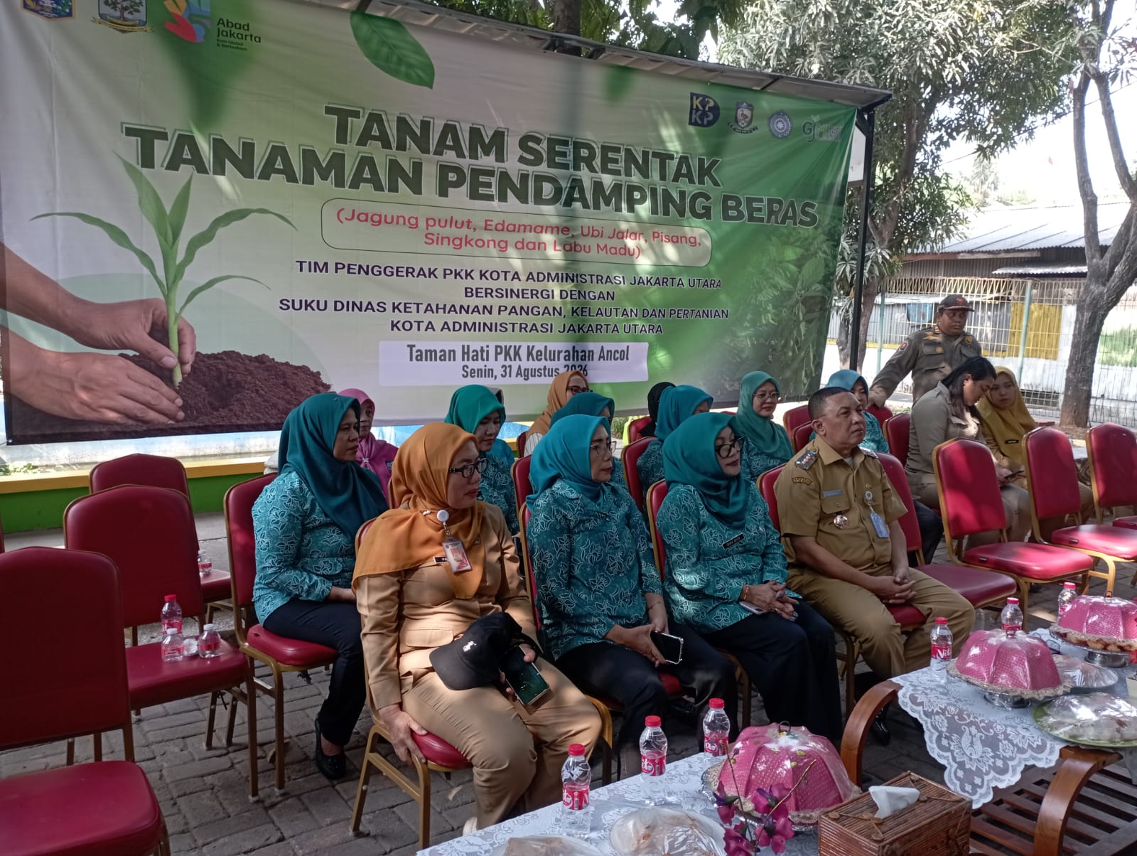 Gerakan Tanam Serentak Tanaman Pendamping Beras di Kecamatan Pademangan 6