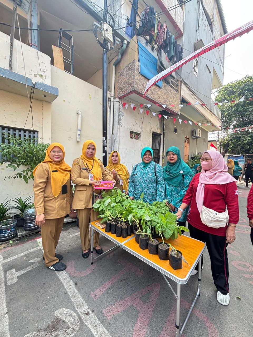 Gerakan Tanam Serentak Tanaman Pendamping Beras di Kecamatan Pademangan 3