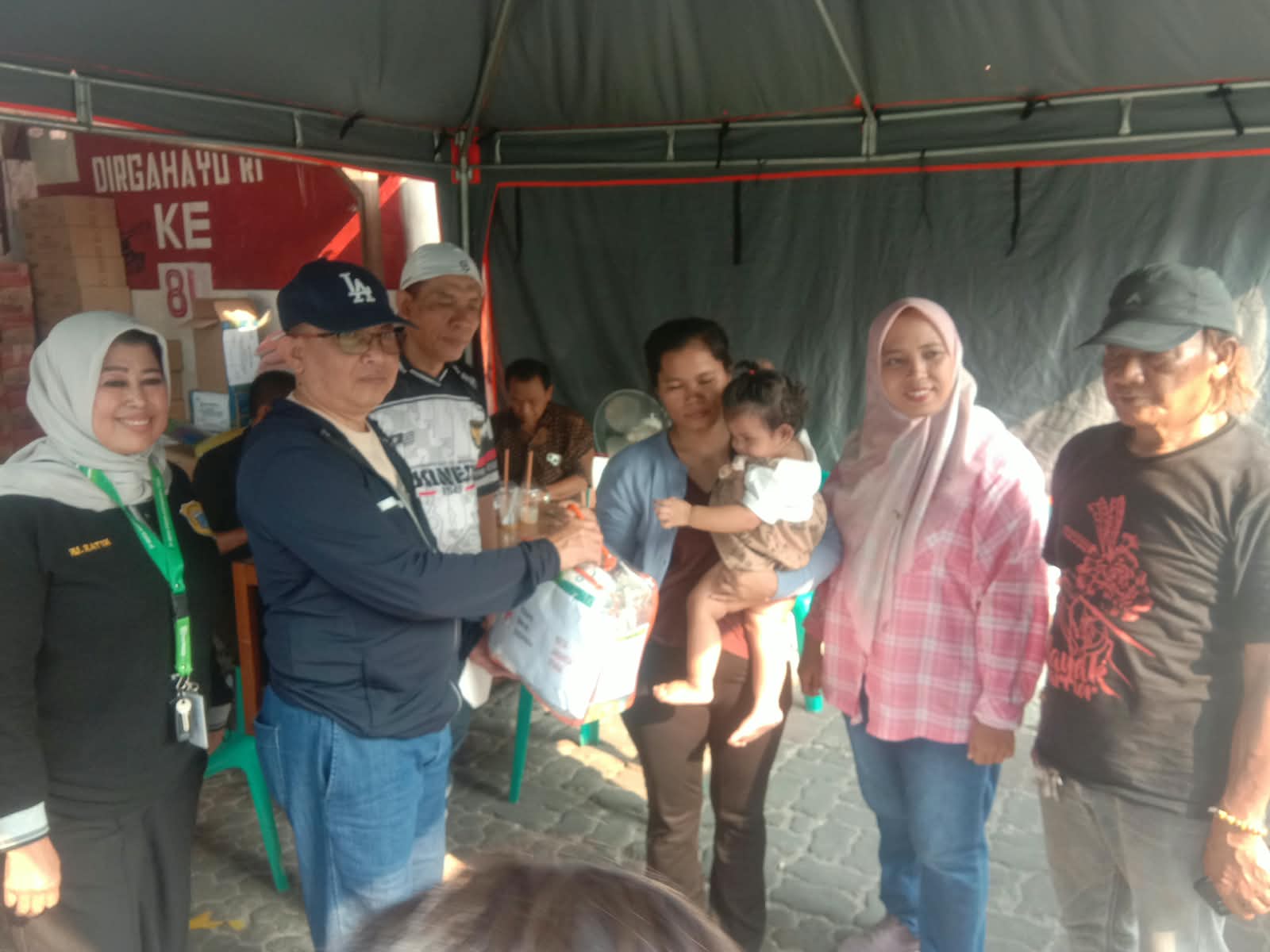Camat Pademangan Hadir untuk Warga Terdampak Kebakaran 1