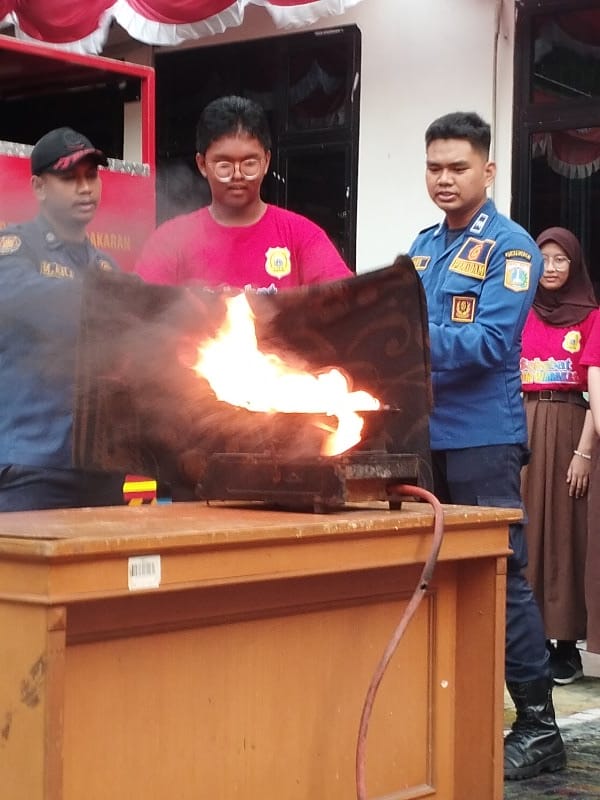 Edukasi Sejak Dini, Sudin Gulkarmat Jakut Melatih Peserta Didik SMP Tingkat Kelurahan Warakas Tanggap Kebakaran 2