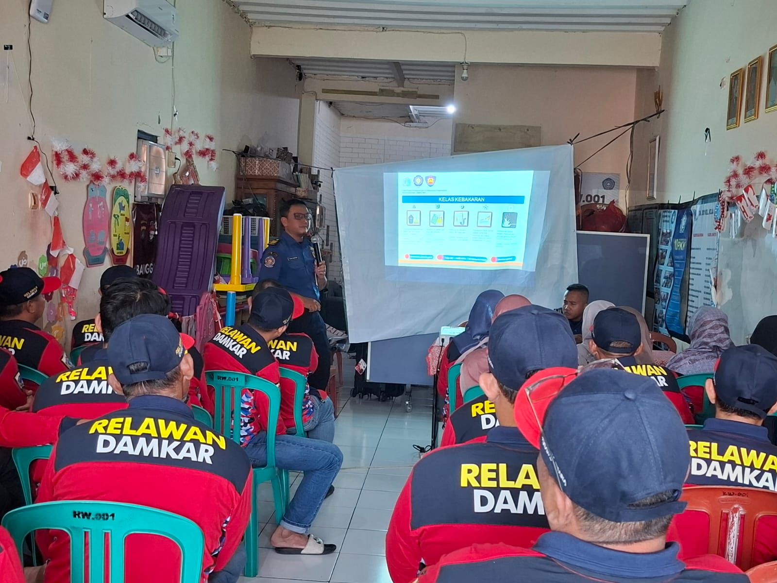 Sosialisasi Pencegahan dan Penanggulangan Kebakaran RW 01 Kelurahan Koja 2