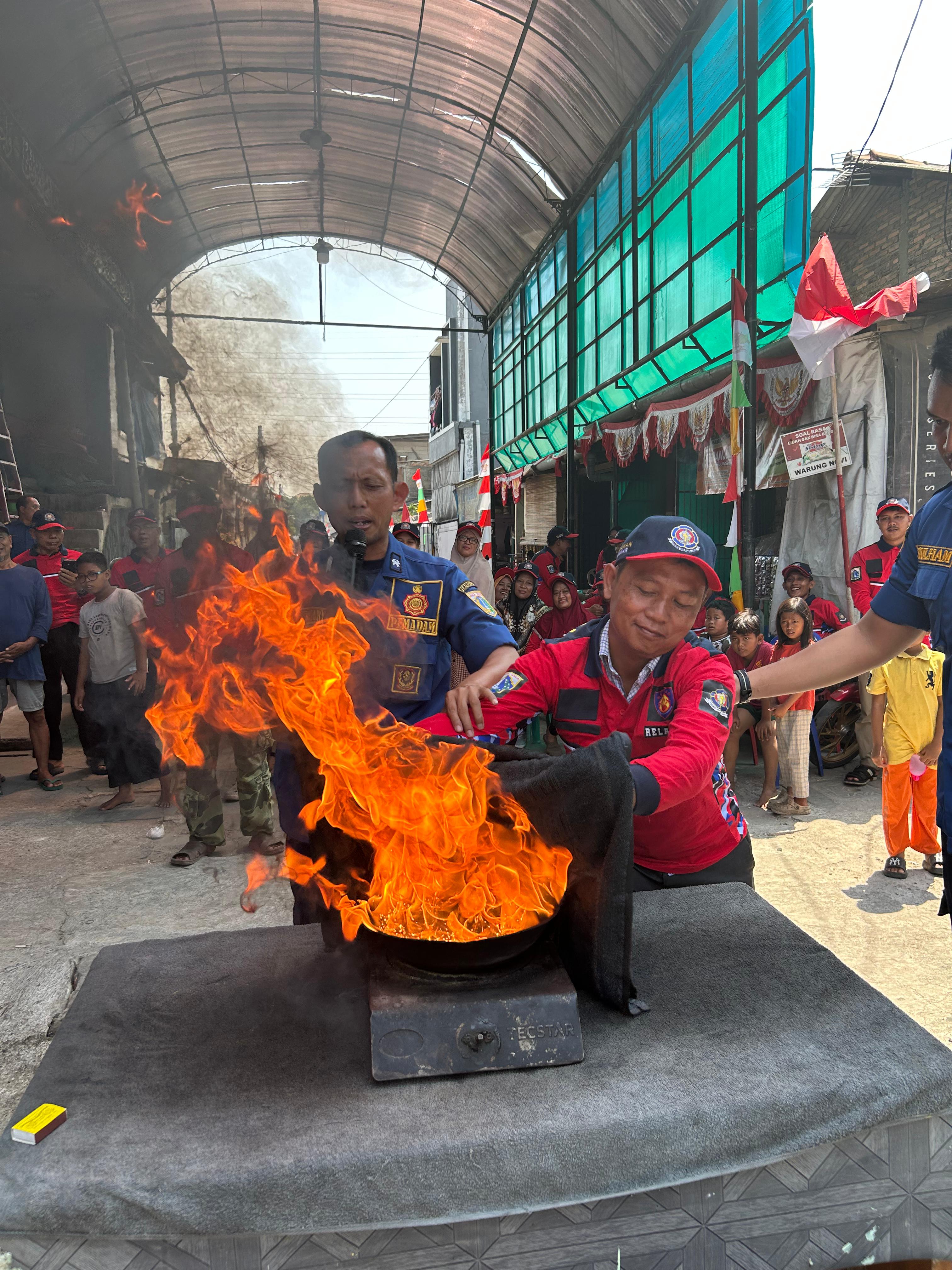 Sosialisasi Pencegahan dan Penanggulangan Kebakaran RW 08 Kel. Rawa Badak Selatan. 6