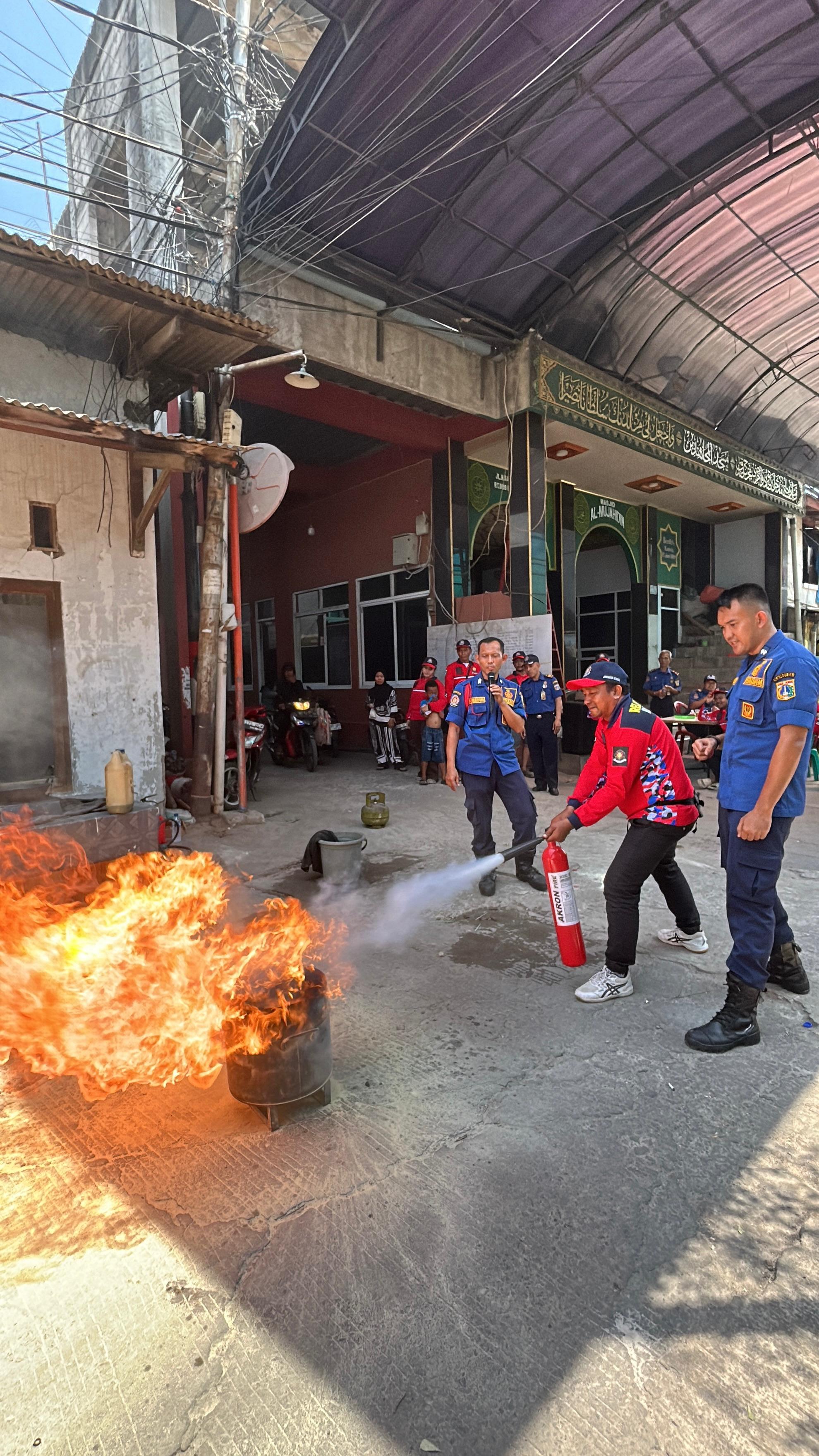 Sosialisasi Pencegahan dan Penanggulangan Kebakaran RW 08 Kel. Rawa Badak Selatan. 5