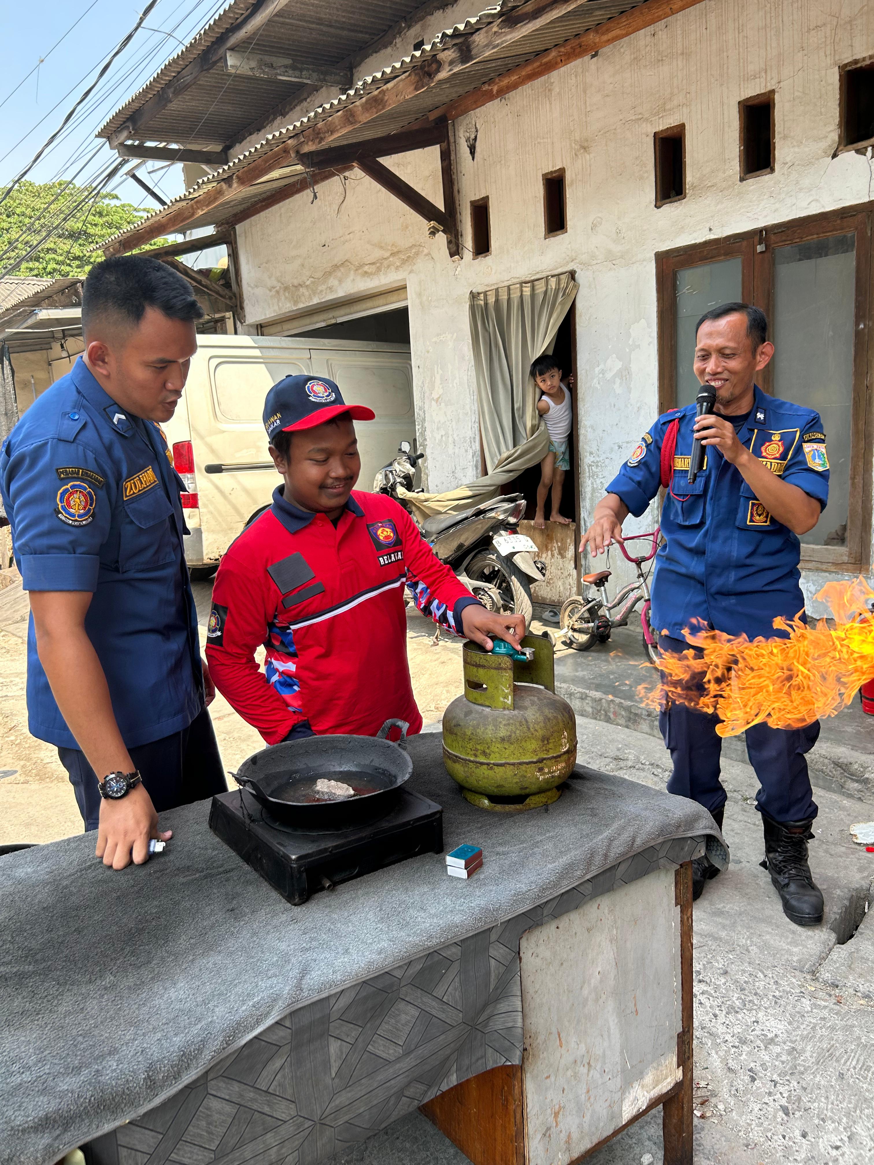 Sosialisasi Pencegahan dan Penanggulangan Kebakaran RW 08 Kel. Rawa Badak Selatan. 3