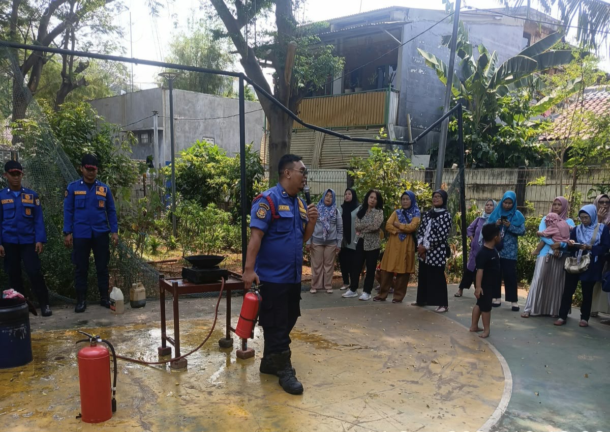 Sosialisasi Pencegahan dan Penanggulangan Kebakaran Para Kader PKK Kel. Sunter Agung 1