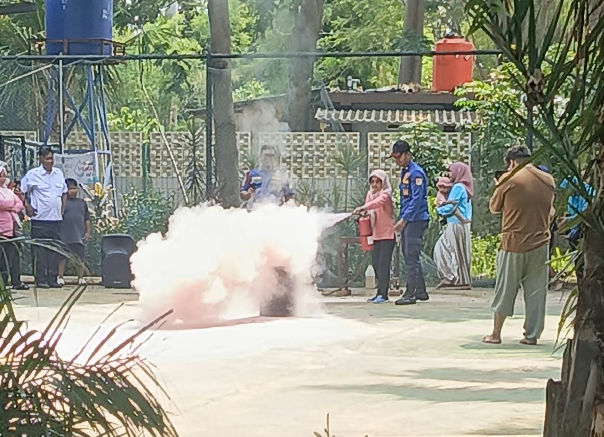 Sosialisasi Pencegahan dan Penanggulangan Kebakaran Para Kader PKK Kel. Sunter Agung 4