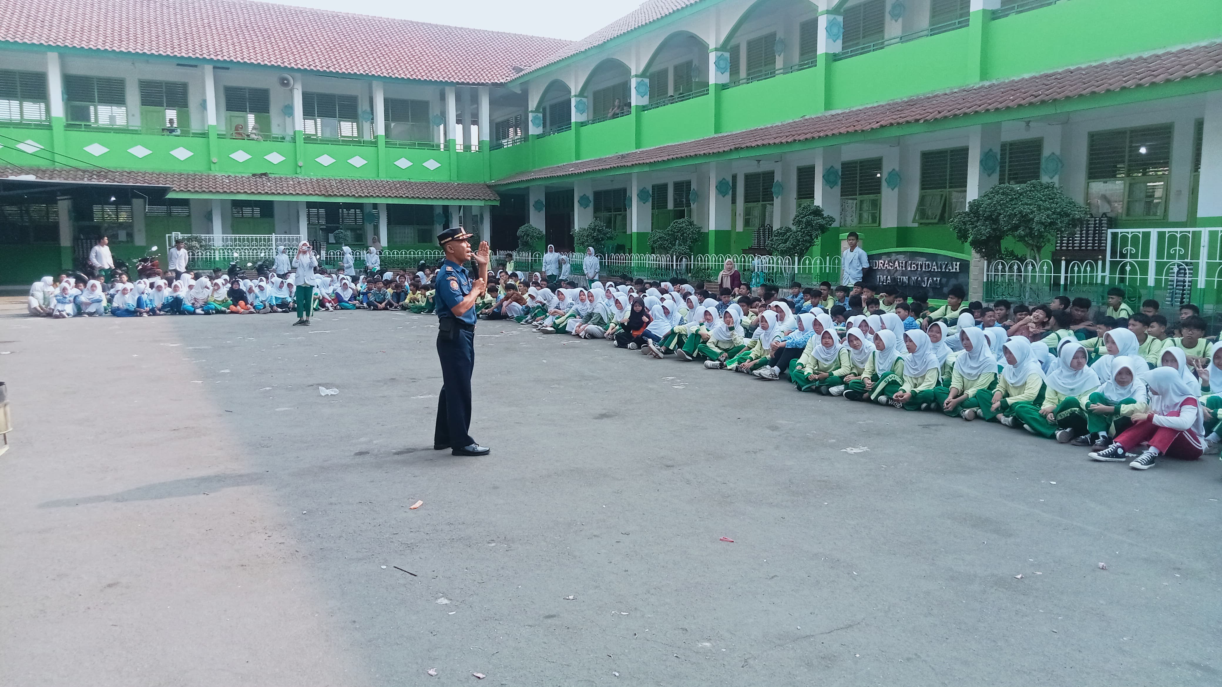 Sosialisasi dan Edukasi Pencegahan Serta Penanggulangan Kebakaran Sekolah Mts Imandunnajjah Rorotan 1