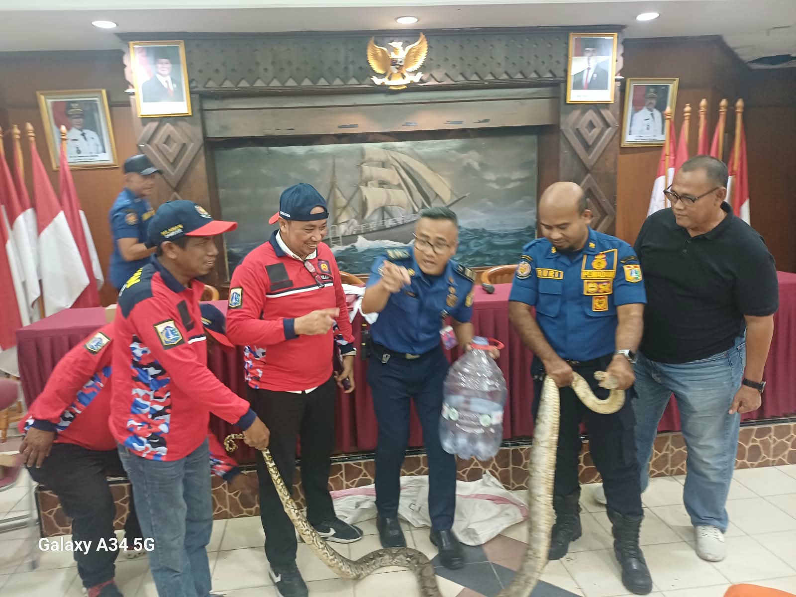 Pembinaan bagi Relawan Pemadam Kebakaran Kelurahan Kalibaru 1