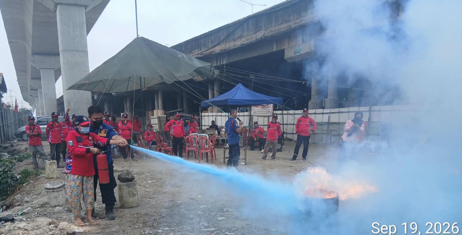 Sosialisasi Pencegahan dan Penanggulangan Kebakaran RW 05 Kel. Penjaringan 4