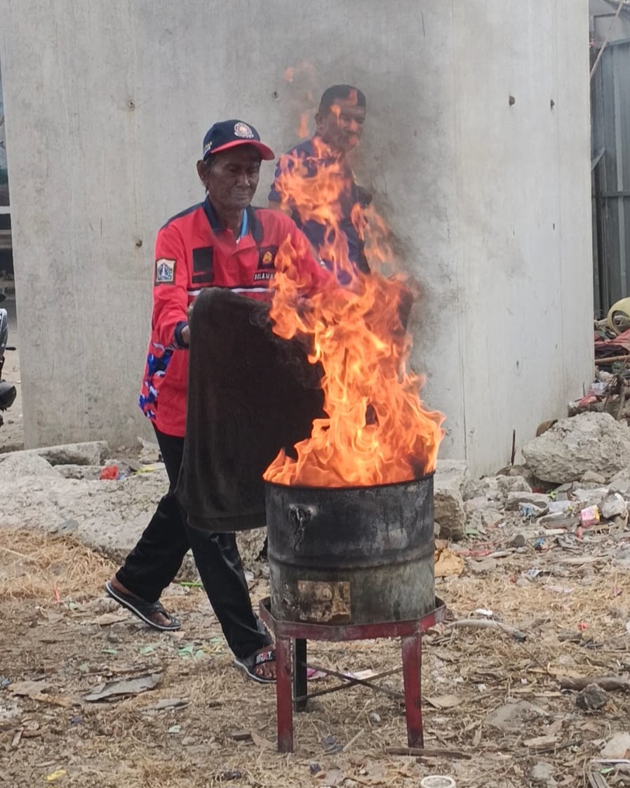Sosialisasi Pencegahan dan Penanggulangan Kebakaran RW 05 Kel. Penjaringan 3