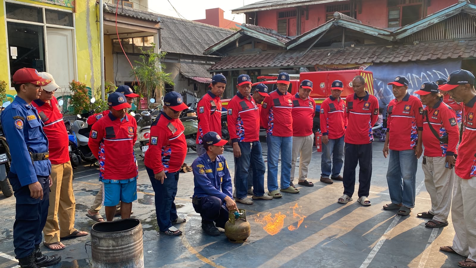 Sosialisasi Pencegahan dan Penanggulangan Kebakaran di RW 08 Kel. Ancol 6