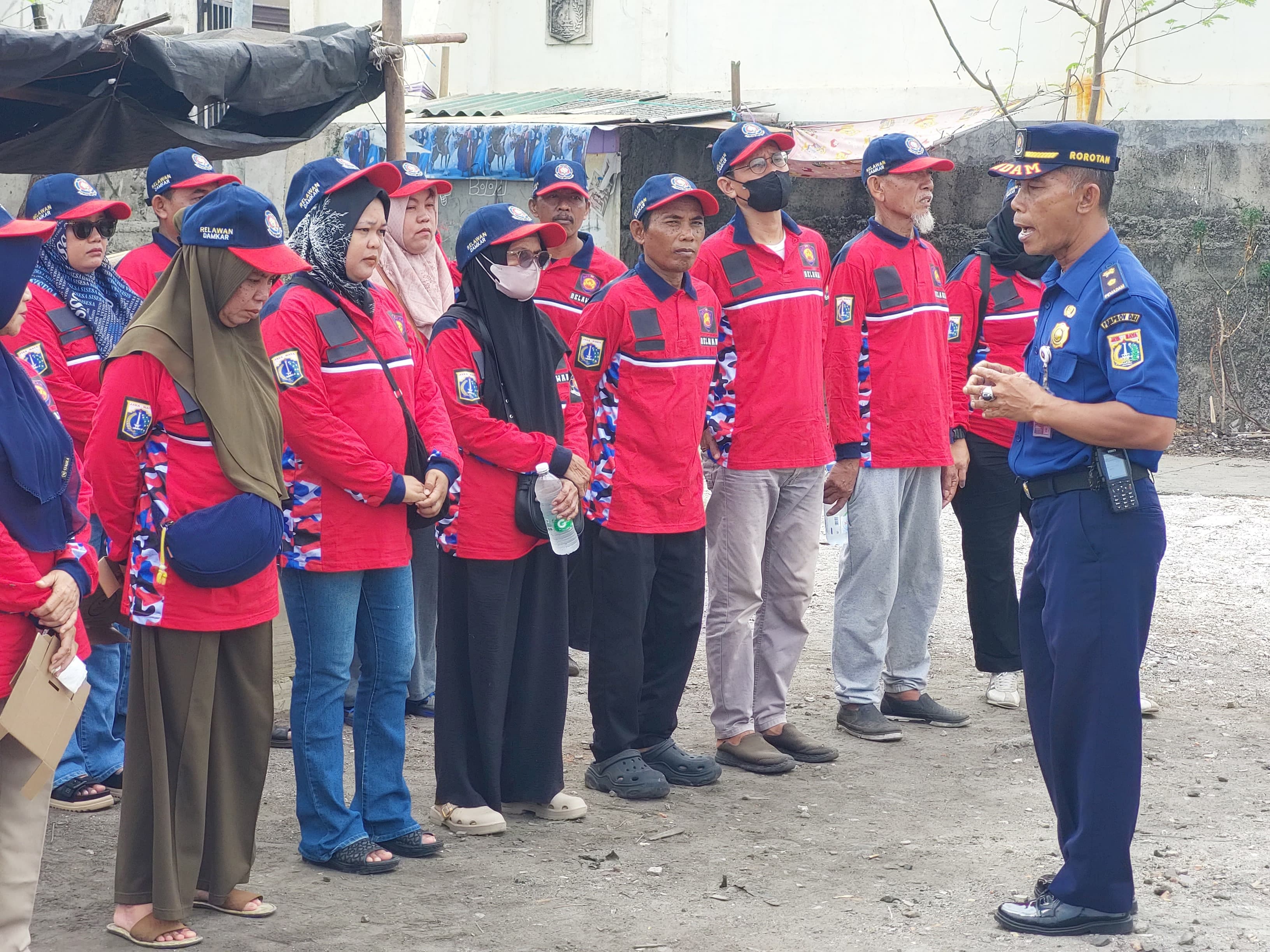Sosialisasi Pencegahan dan Penanggulangan Kebakaran di RW 14 Kelurahan Kalibaru 3
