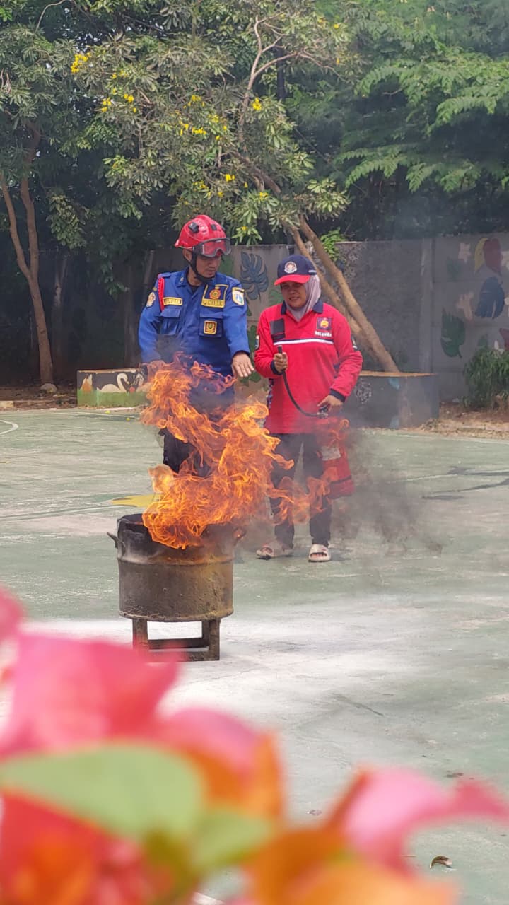 Sosialisasi Pencegahan dan Penanggulangan Kebakaran di RW 03 Kel. Semper Timur 5
