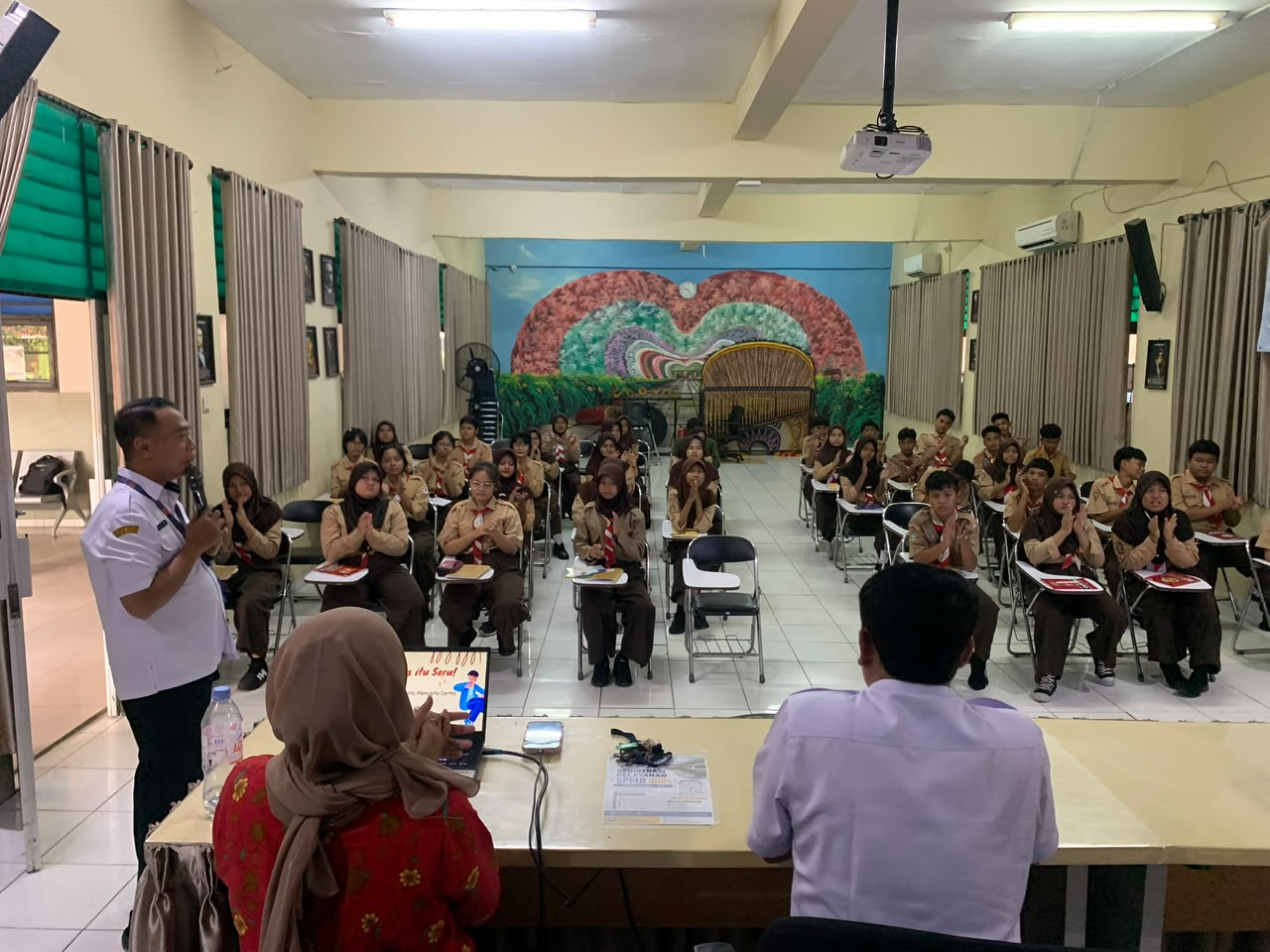 Roadshow Workshop Membaca Triwulan II Digelar di 12 Sekolah di Jakarta Utara 2