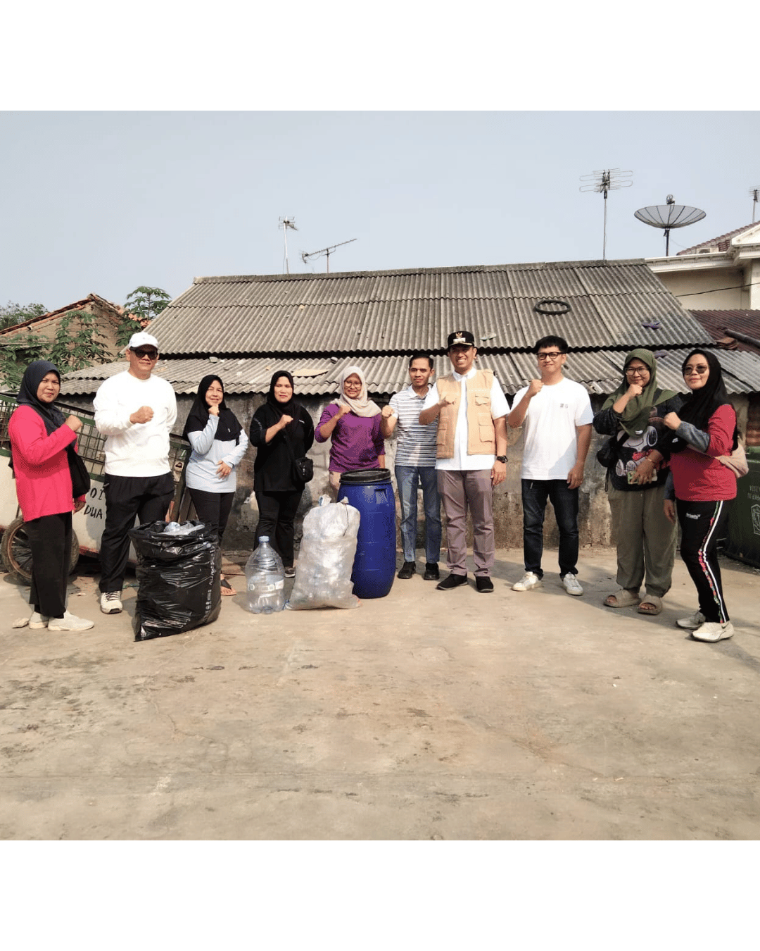 Camat Kelapa Gading Monitoring Kerja Bakti dan Pilah Sampah di RW 01 Pegangsaan Dua 4