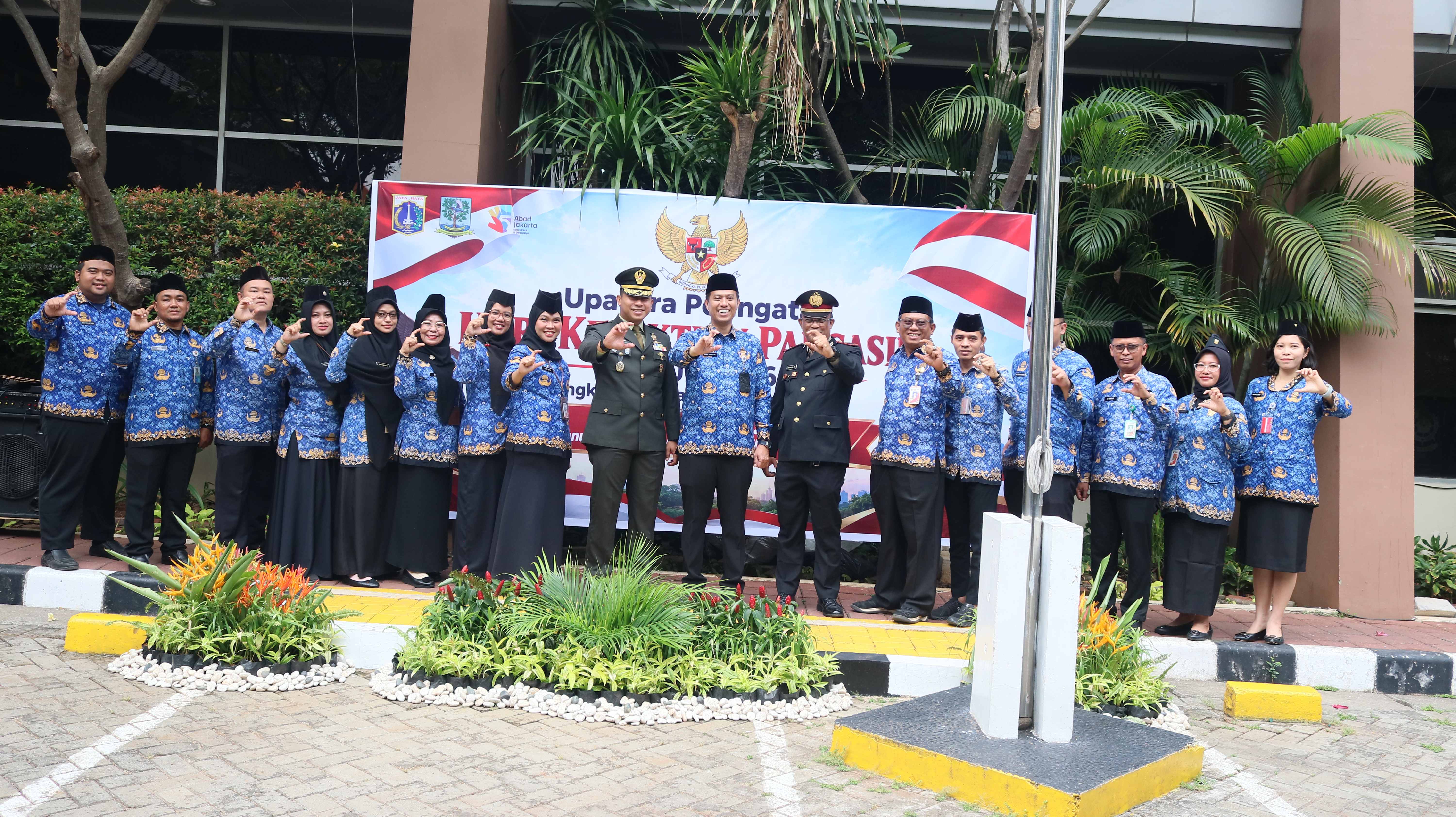 "Upacara Peringatan Hari Kesaktian Pancasila Tahun 2026 Tingkat Kecamatan Kelapa Gading" 2