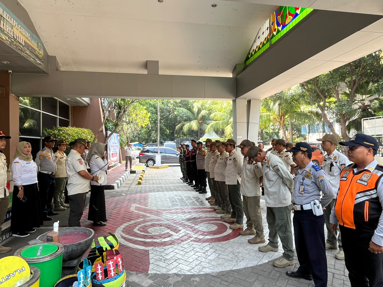 "Penertiban Pedagang Kaki Lima di sekitar Masjid Al Musyawarah" 1