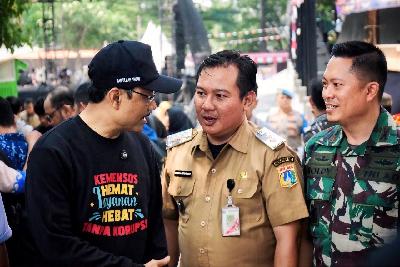 Kehangatan dalam Tawa, Menteri Sosial Hadir di Tengah Warga Pejagalan 4