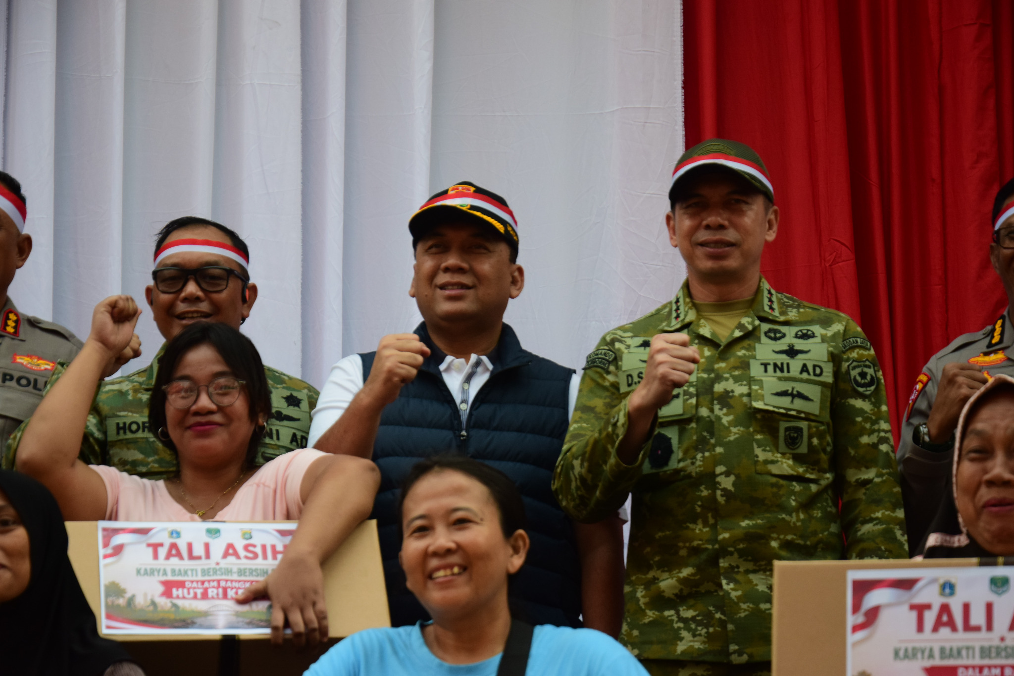 Karya Bakti di RTH Kalijodo, Pangdam Jaya, Kapolda Metro Jaya dan Sekda DKI Perkuat Semangat Gotong Royong 4
