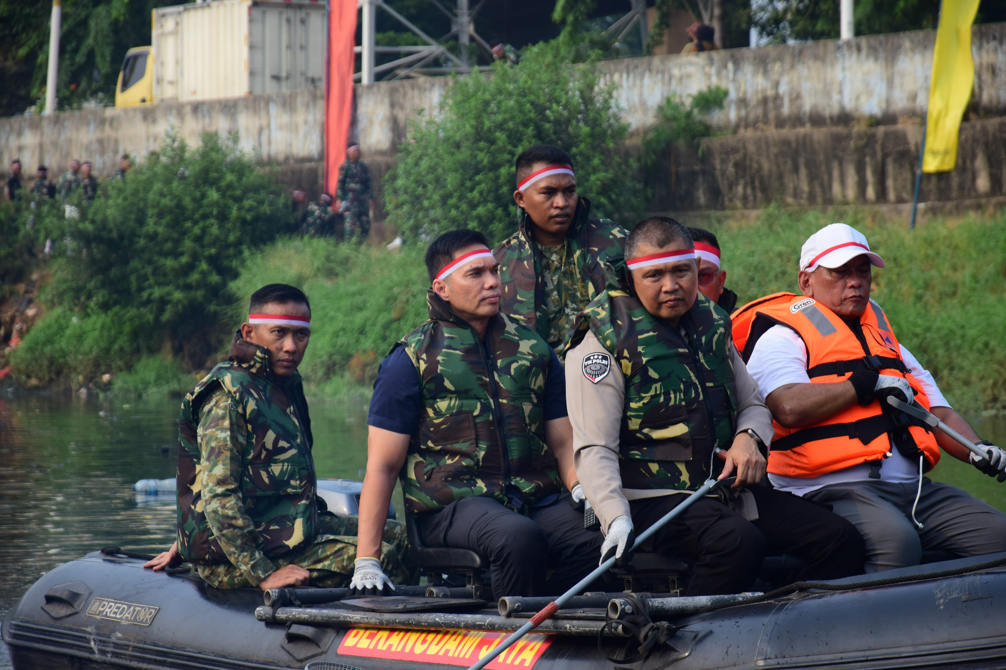 Karya Bakti di RTH Kalijodo, Pangdam Jaya, Kapolda Metro Jaya dan Sekda DKI Perkuat Semangat Gotong Royong 3